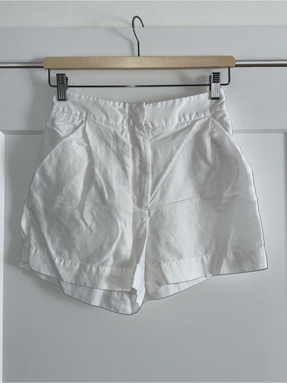 NWOT Wilfred Aritzia White Shore Shorts - Linen Blend High Waisted - Size 4